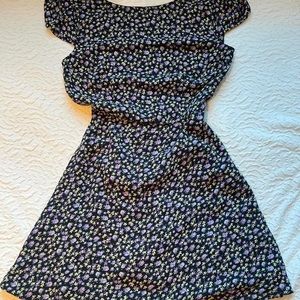 dark floral 🖤 mini cap sleeve sundress 
abercrombie & fitch